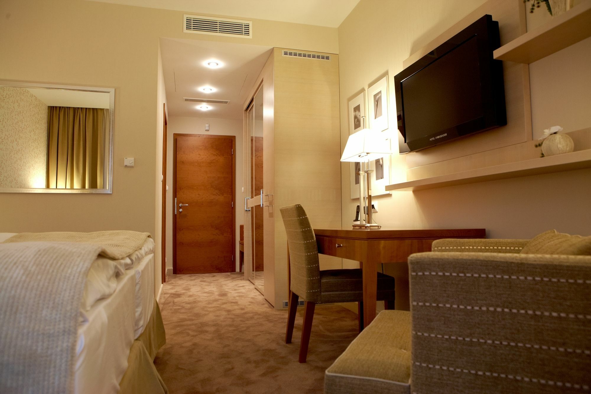 Hotel Ambassador コシツェ エクステリア 写真